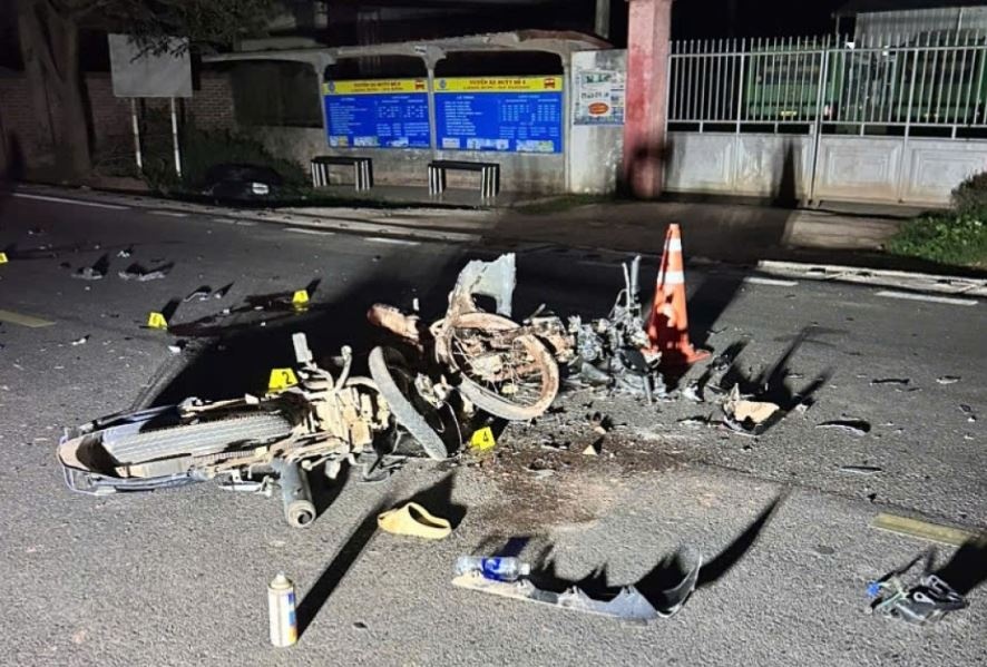 Tai nạn nghiêm trọng giữa hai mô tô, 4 thanh niên tử vong