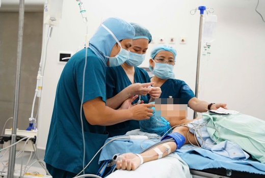 Phép màu đến với bệnh nhi 14 tuổi suy thận giai đoạn cuối