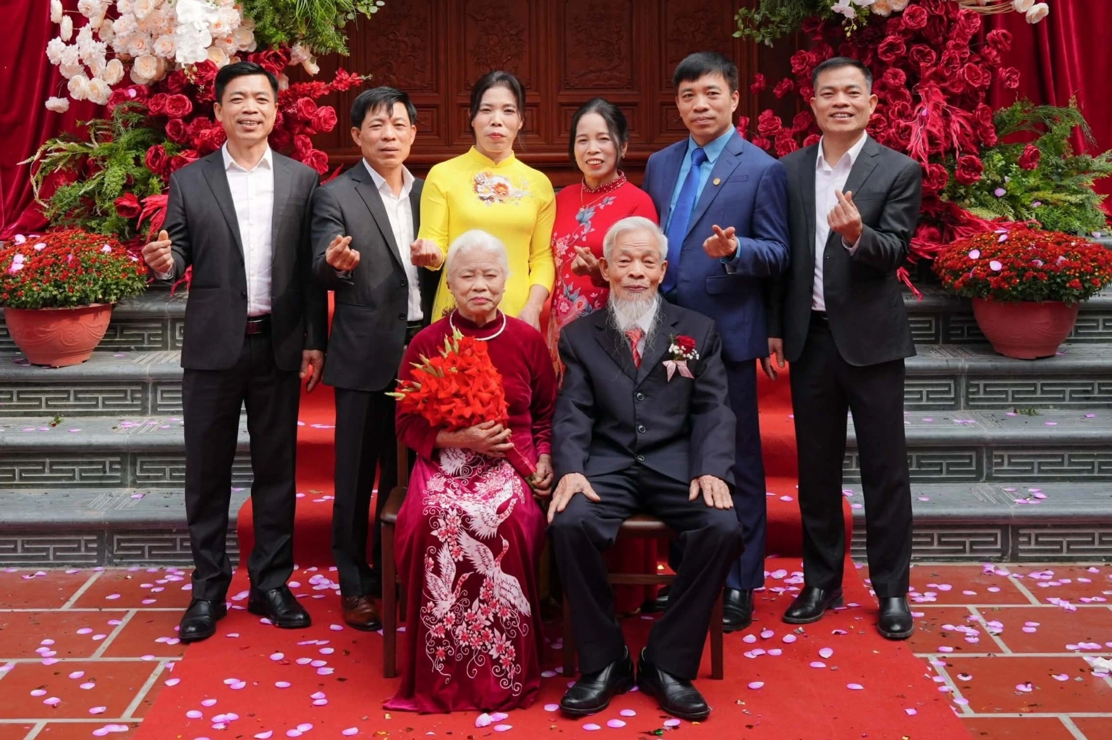 4 anh em xây nhà trên mảnh đất tổ 800 m2, sống quây quần bên bố mẹ