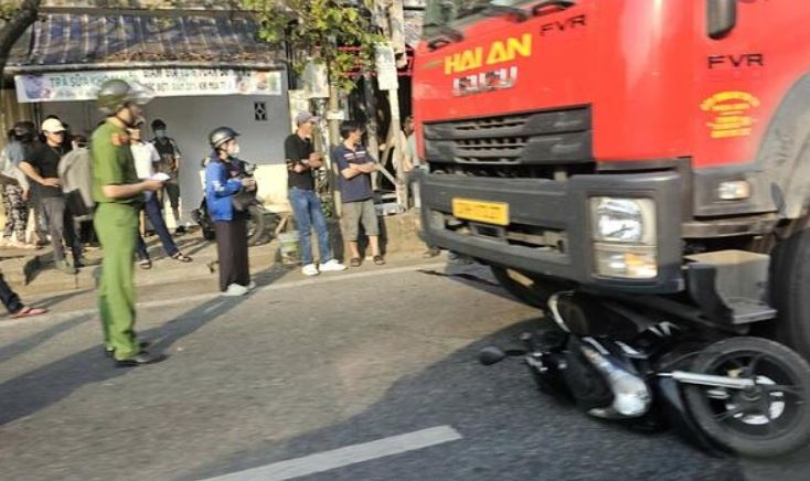 Xe tải va chạm xe máy ở Huế, cụ ông 80 tuổi tử vong