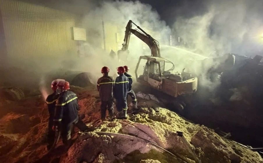 Nổ máy nghiền dăm bào ở TP.HCM