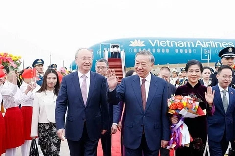 Tổng Bí thư, Chủ tịch nước tới Bắc Kinh, bắt đầu thăm Trung Quốc