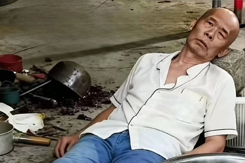 Chủ quán lẩu gà viral khắp MXH: 'Chặt gà mệt quá, chỉ muốn nghỉ'