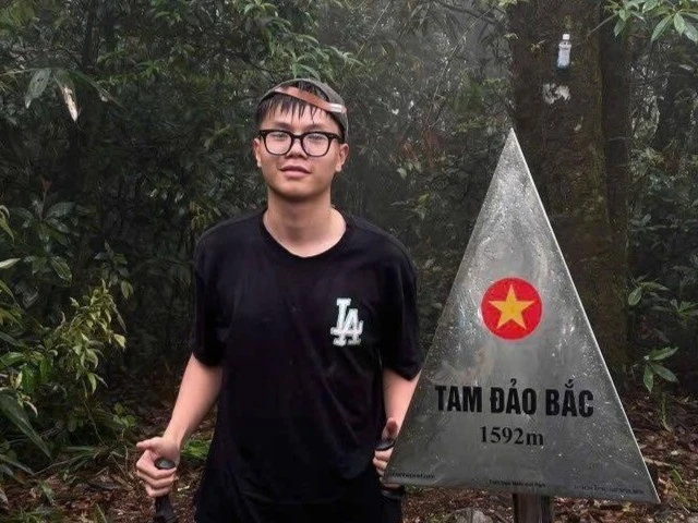 Hơn 100 người cùng flycam tìm nam sinh mất tích khi leo núi Tam Đảo