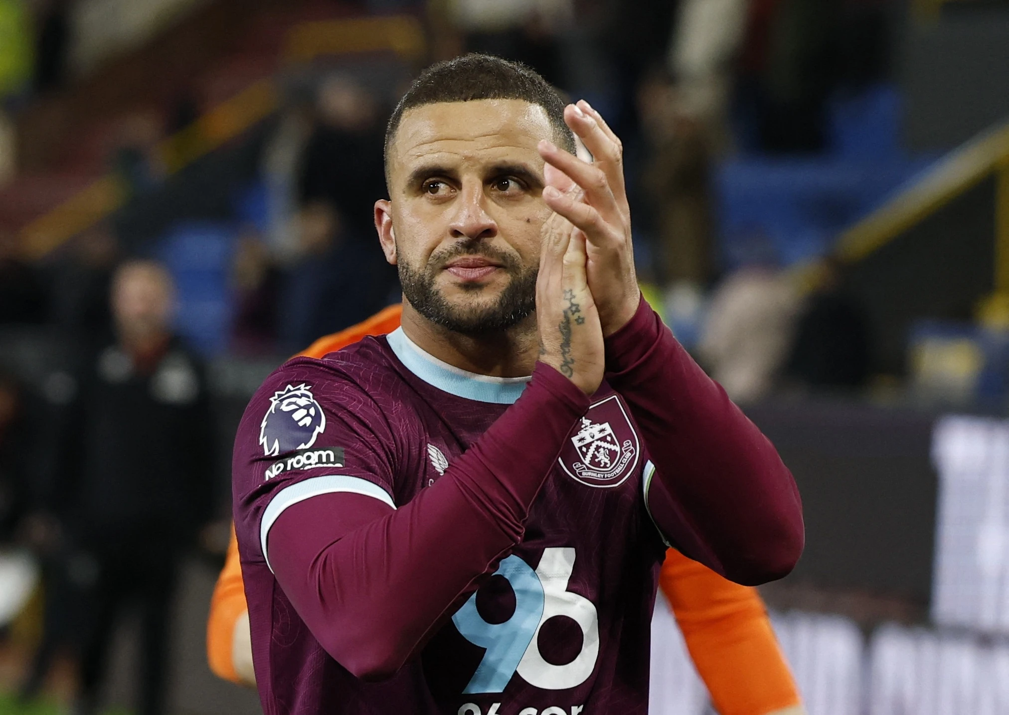 Burnley mắc kẹt trong vòng luẩn quẩn xuống hạng