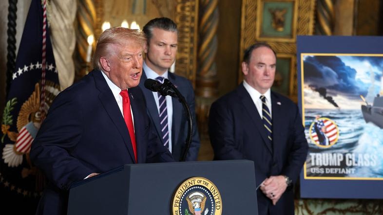 Hậu trường phế truất Bộ trưởng Hải quân Mỹ