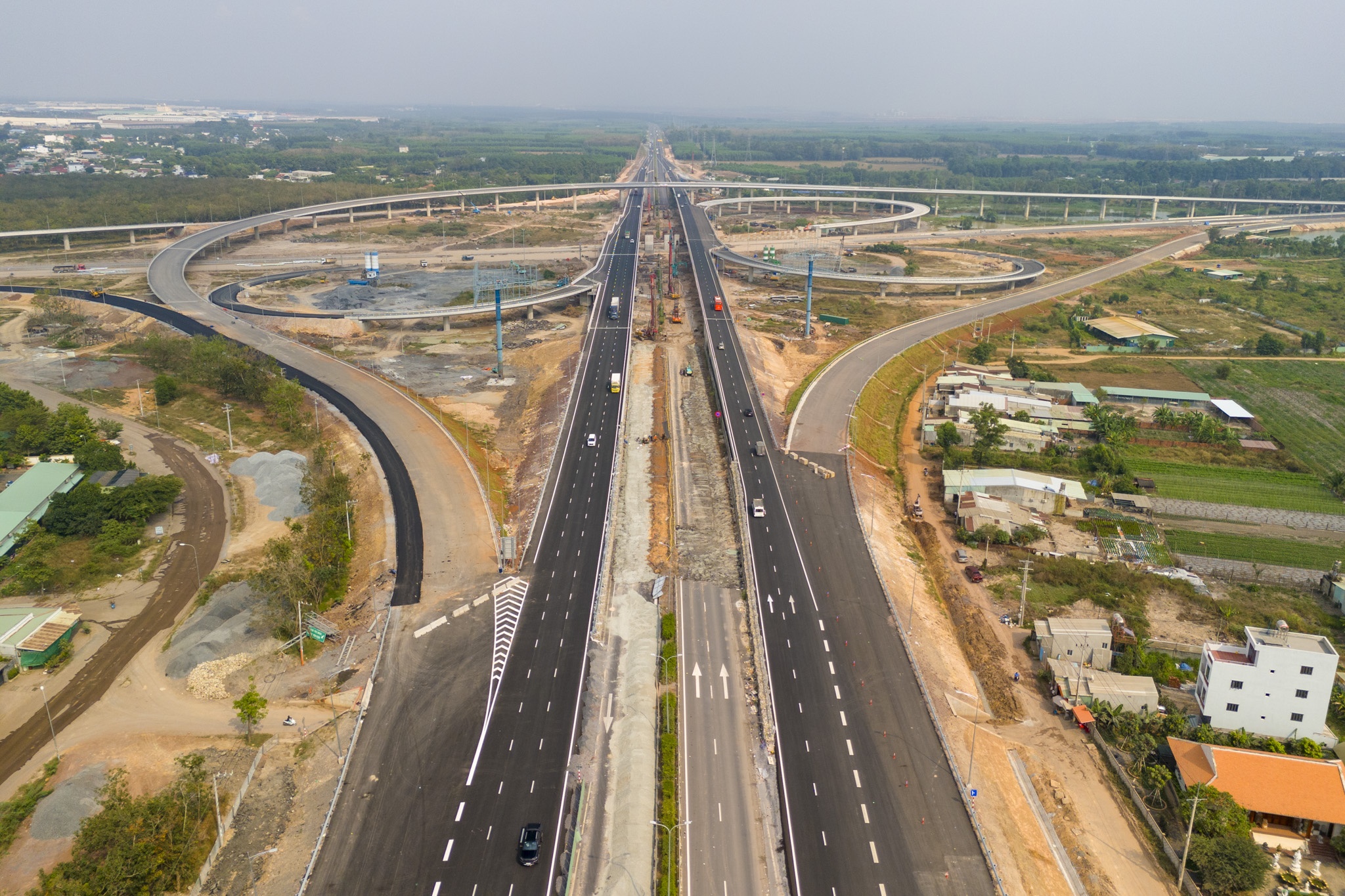 Hôm nay thông xe cao tốc Biên Hòa - Vũng Tàu và loạt tuyến miền Trung